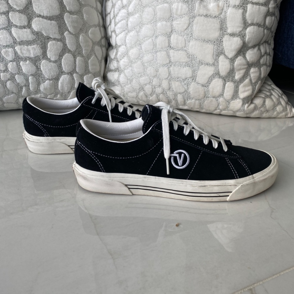 Vans - Picture 2 of 5